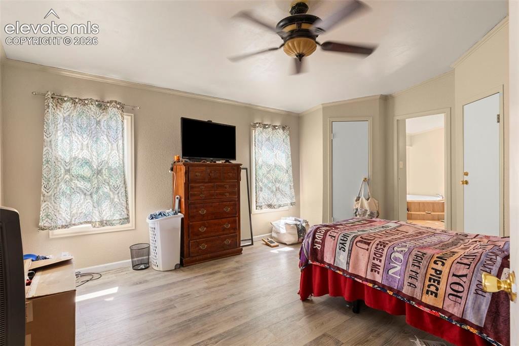Image 7 of 15: Bedroom