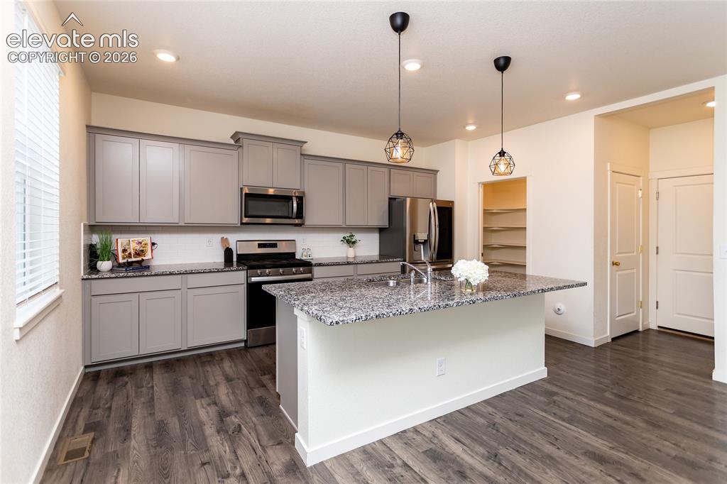Image 13 of 48: This beautiful kitchen offers granite countertops, subway tile backsplash, 