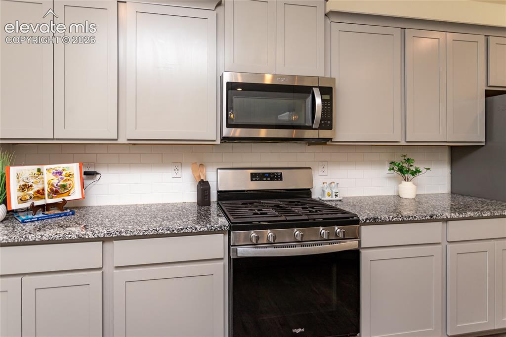 Image 16 of 48: Kitchen