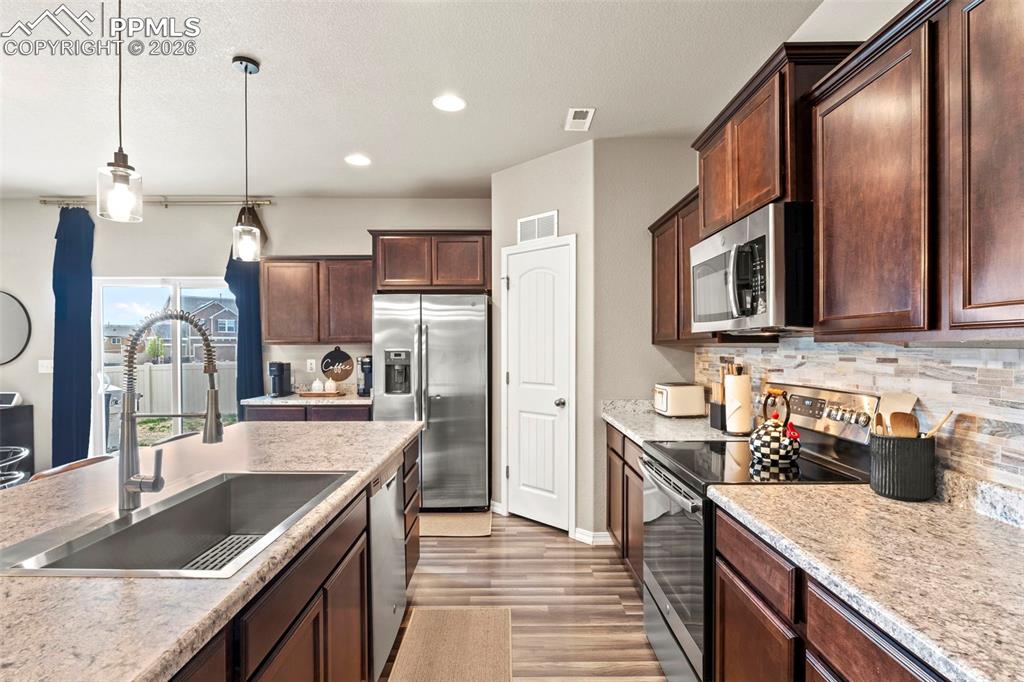 Image 14 of 35: Kitchen