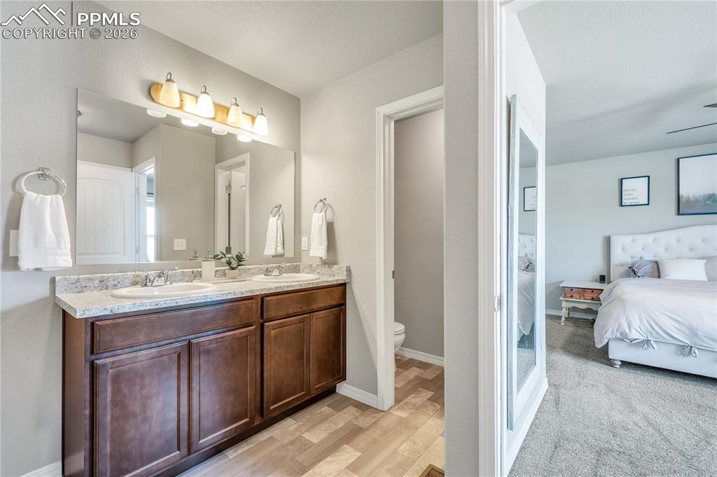 Image 18 of 35: Bathroom