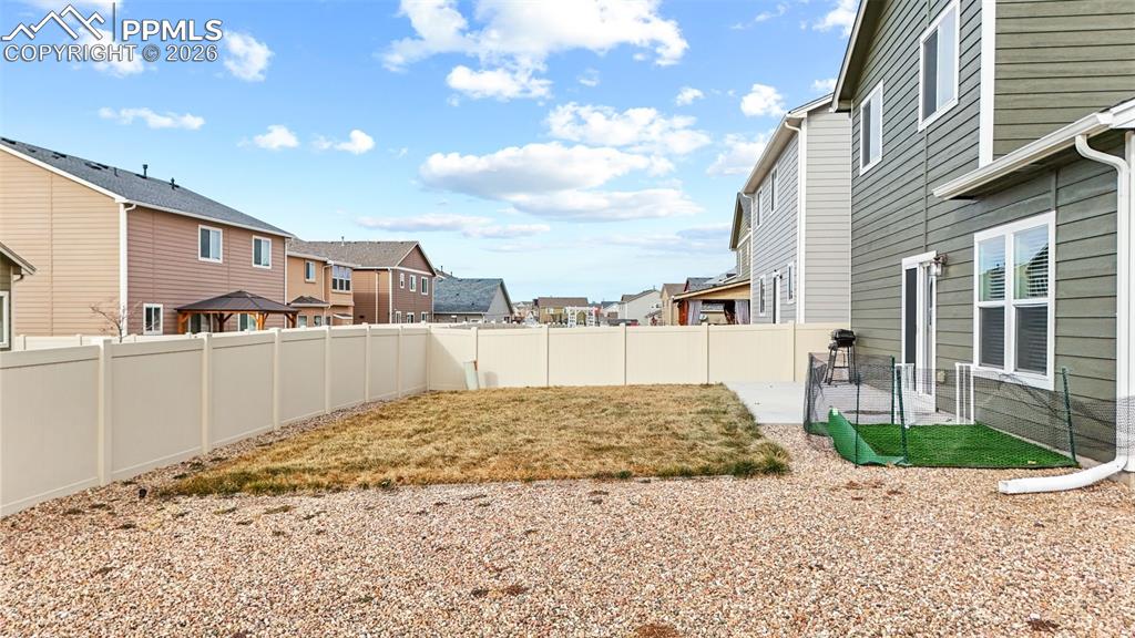 Image 25 of 35: Yard