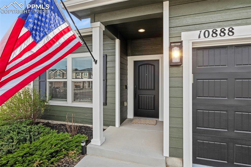 Image 3 of 35: Entry