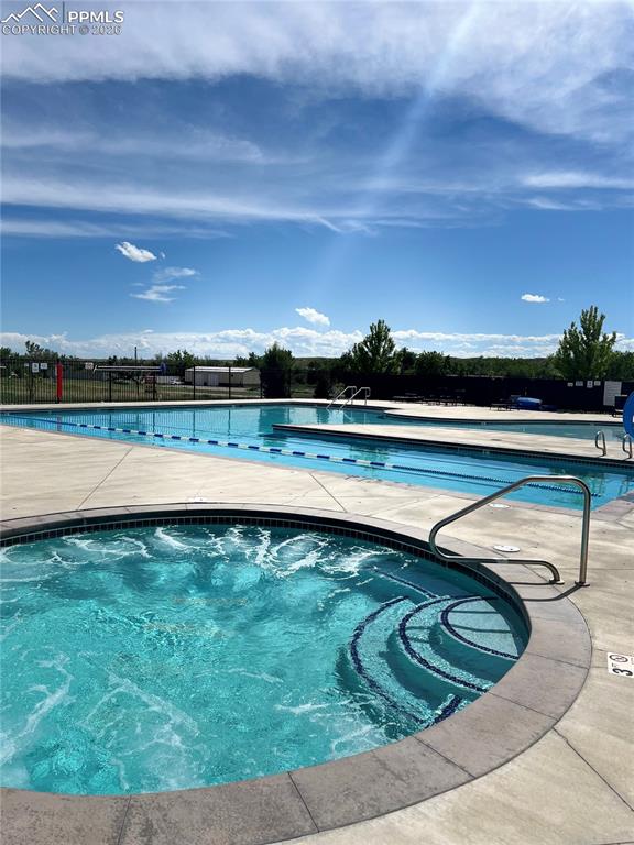 Image 34 of 35: Pool