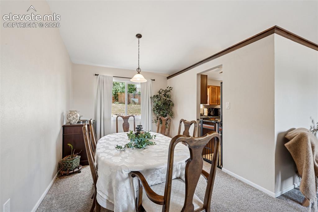 Image 11 of 30: Dining Area