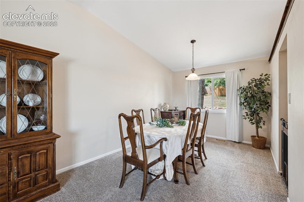 Image 12 of 30: Dining Area