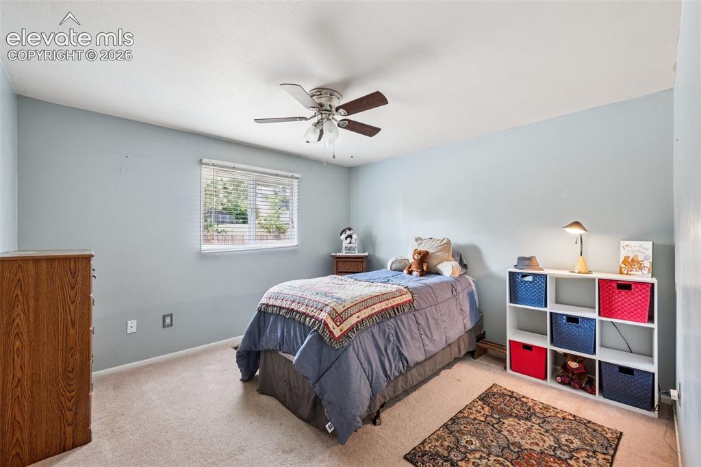 Image 19 of 30: Bedroom