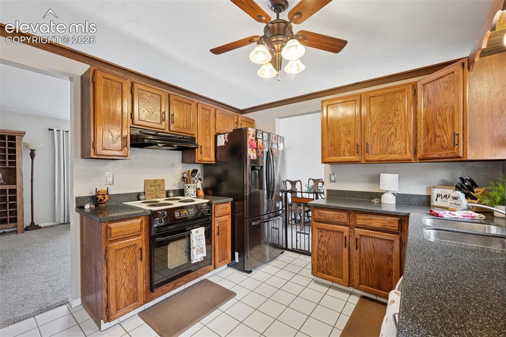 Image 6 of 30: Kitchen