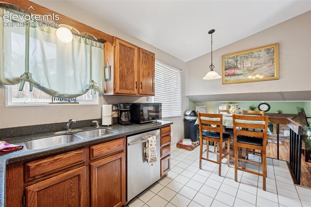 Image 7 of 30: Kitchen