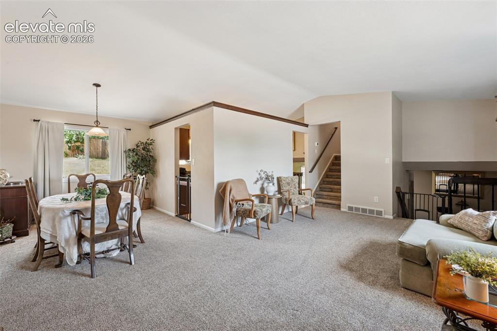 Image 8 of 30: Dining Area