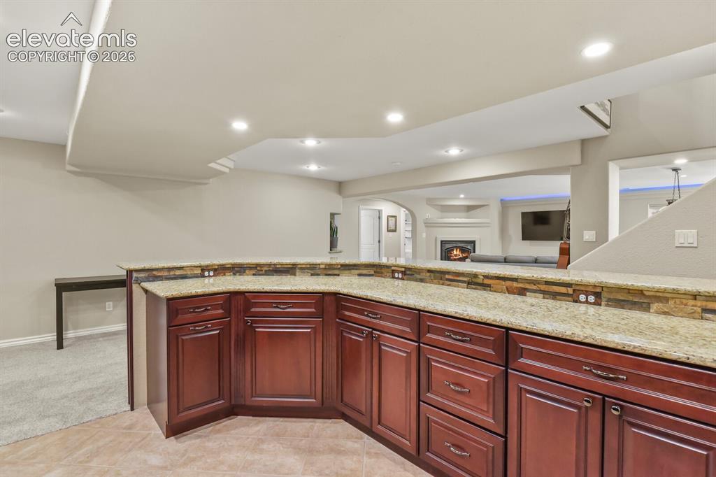 Image 30 of 50: Bar