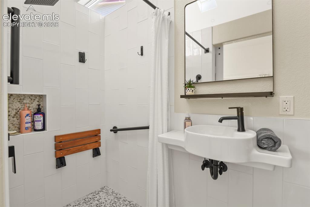 Image 42 of 50: ADU - Efficiency Studio Apartment bathroom
