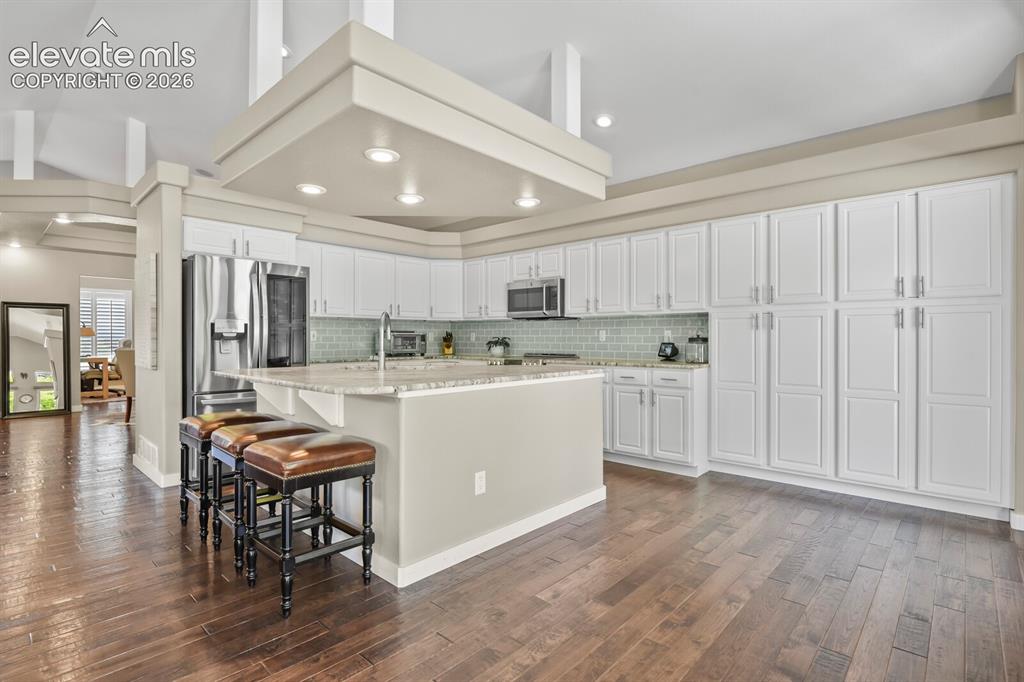 Image 8 of 50: Kitchen