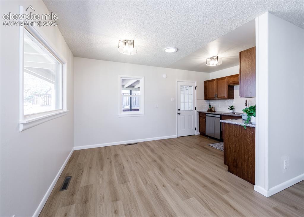 Image 10 of 28: Kitchen