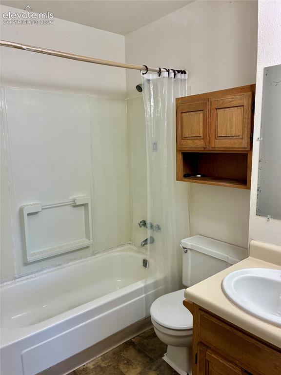 Image 15 of 32: Bathroom