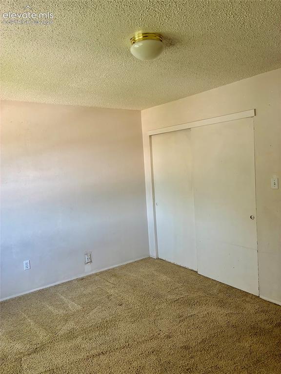 Image 17 of 32: Bedroom