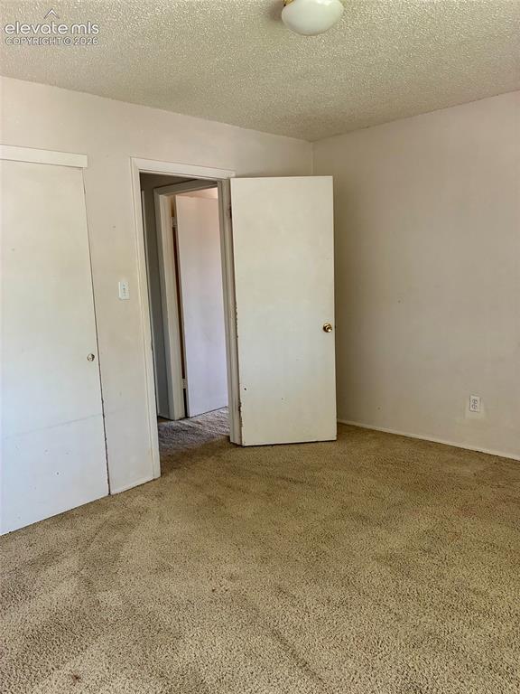 Image 18 of 32: Bedroom