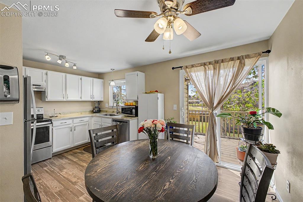 Image 12 of 36: Dining Area