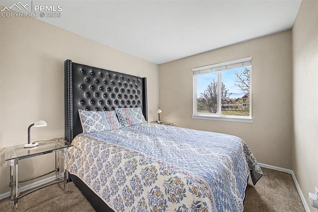 Image 17 of 36: Bedroom