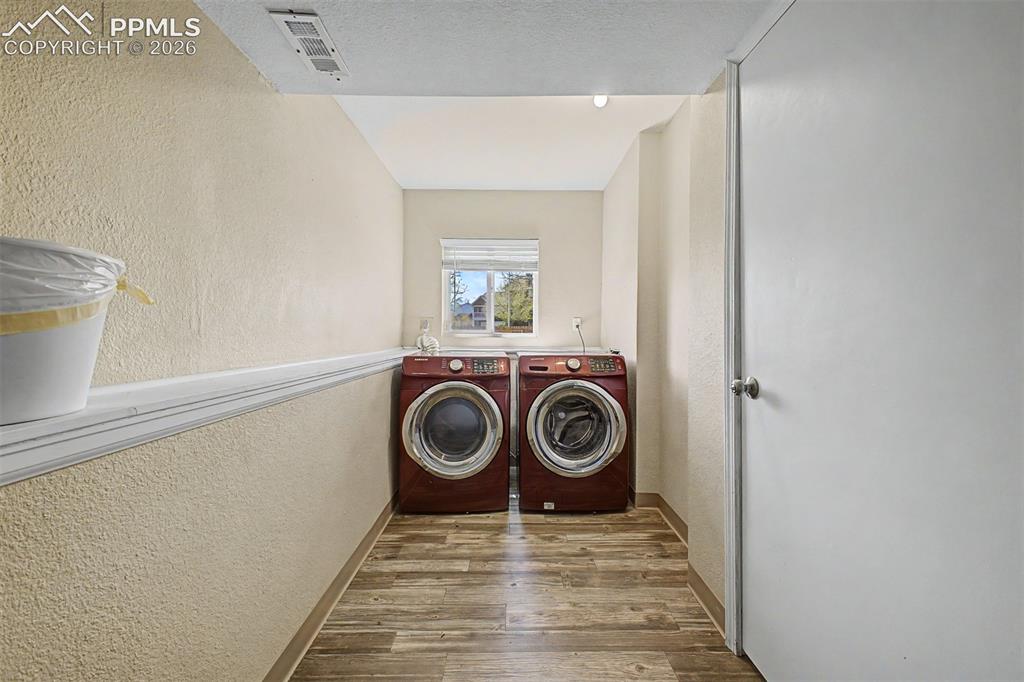 Image 31 of 36: Laundry