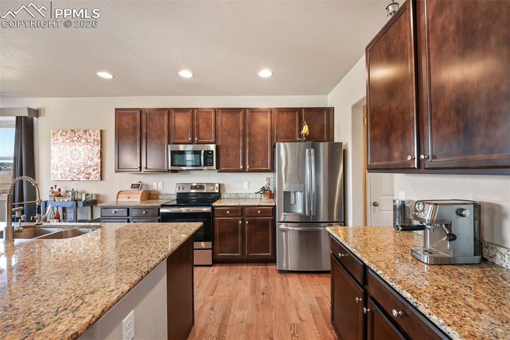 Image 12 of 44: Kitchen