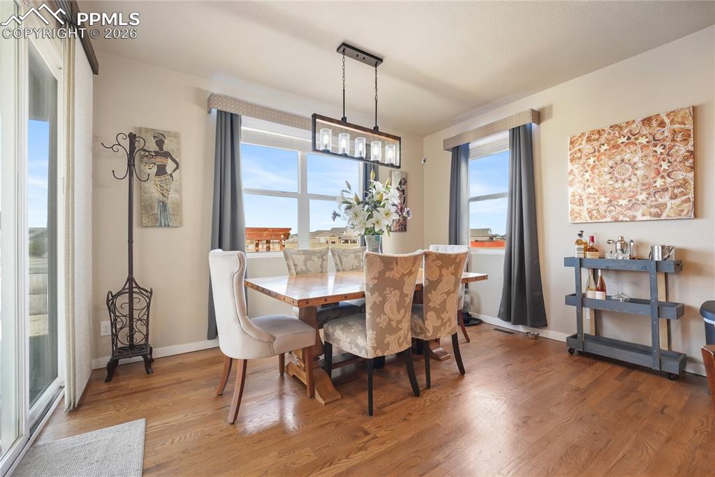 Image 15 of 44: Dining Area