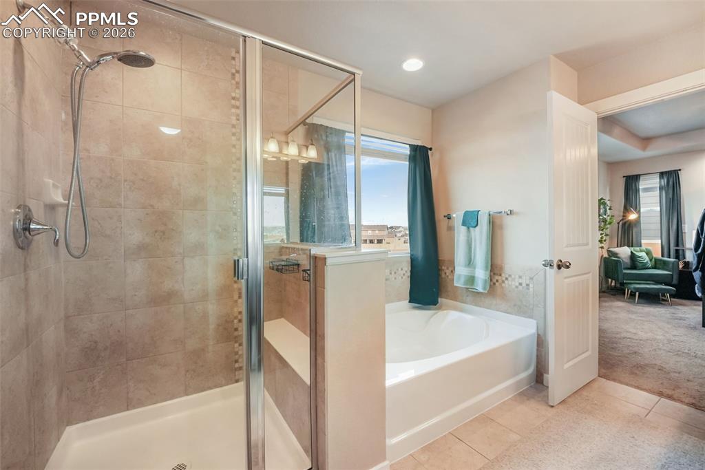 Image 20 of 44: Bathroom