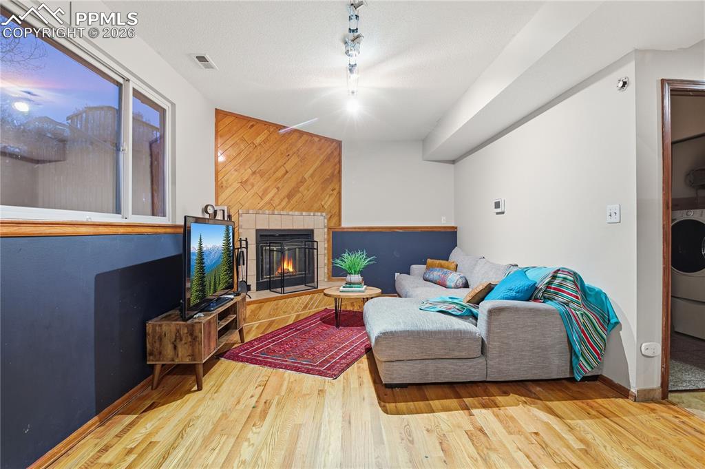 Image 27 of 41: Family Room