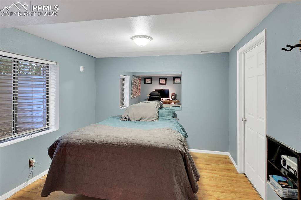 Image 33 of 41: Bedroom