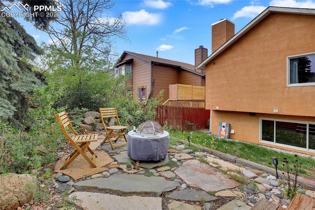 Image 36 of 41: Patio