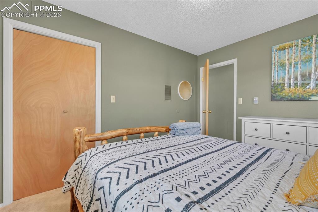 Image 12 of 22: Bedroom