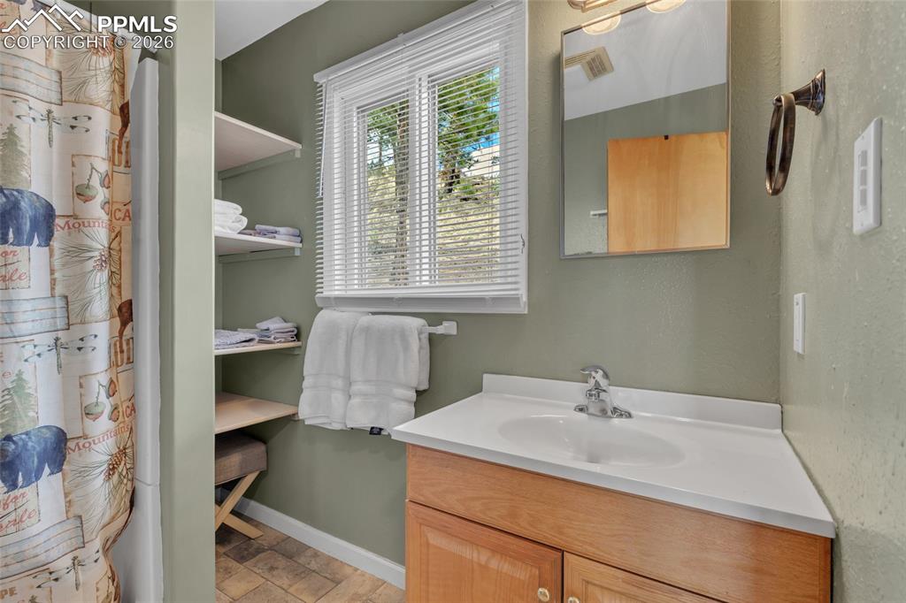 Image 13 of 22: Bathroom