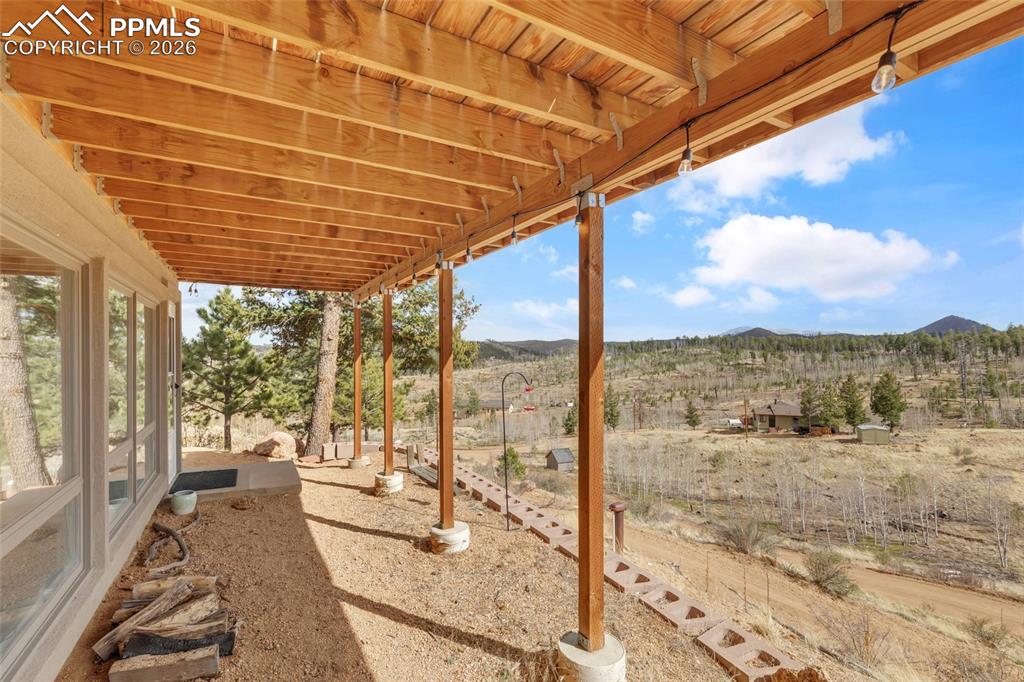 Image 19 of 22: Patio