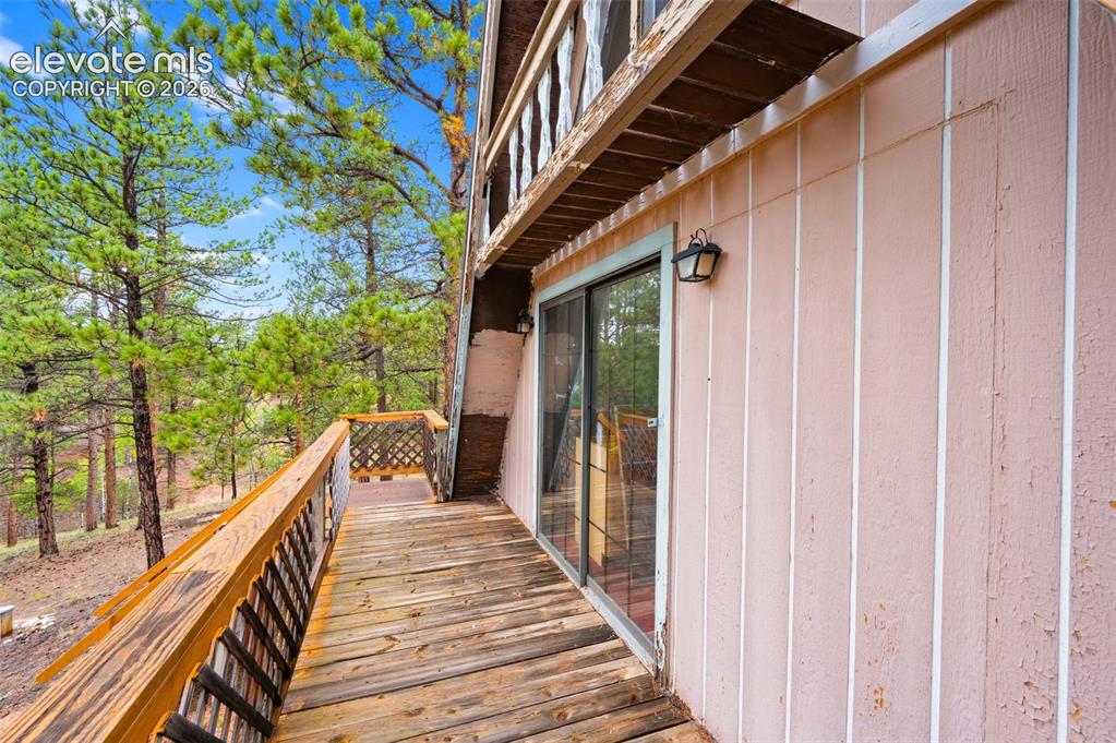 Image 14 of 28: Deck
