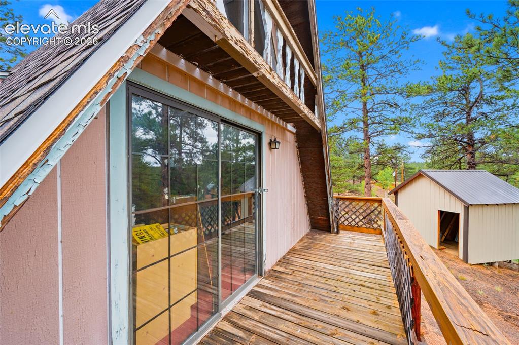 Image 19 of 28: Deck