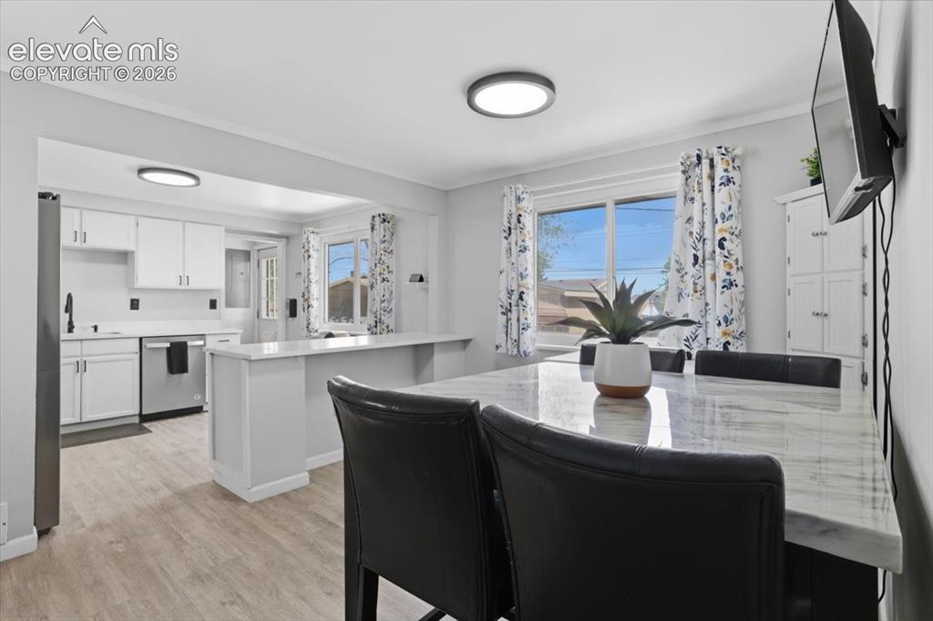 Image 12 of 38: Dining Area