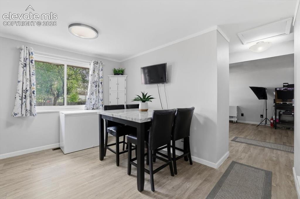 Image 13 of 38: Dining Area