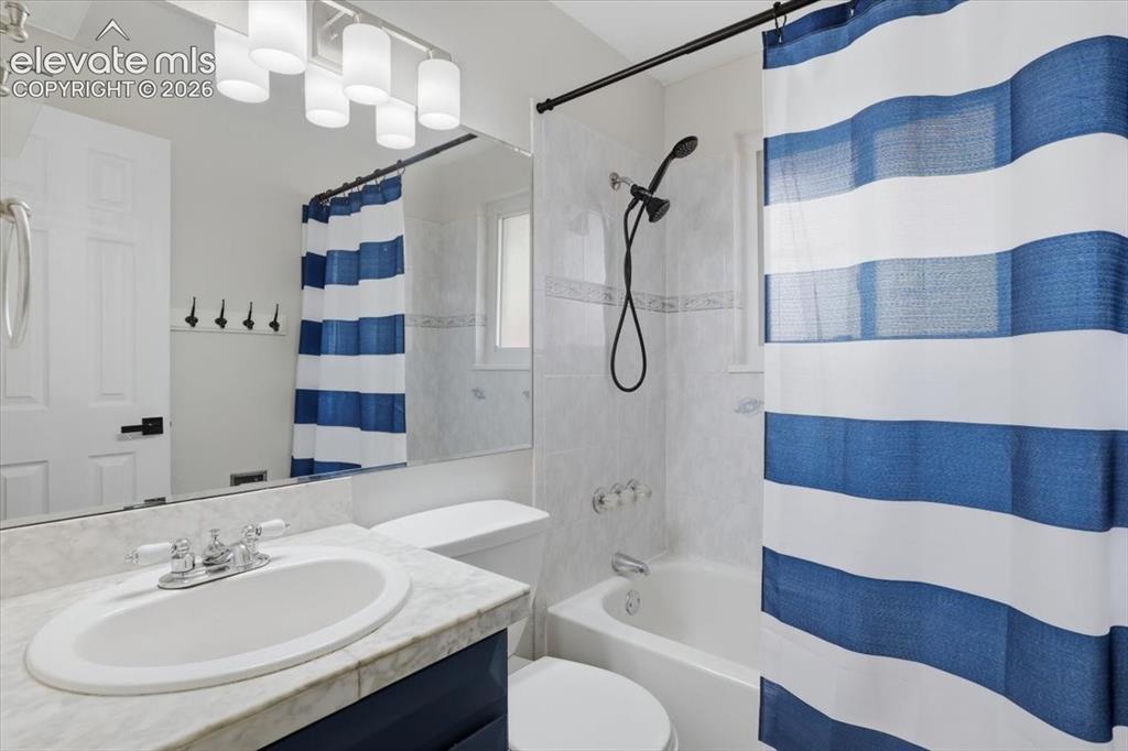 Image 14 of 38: Bathroom