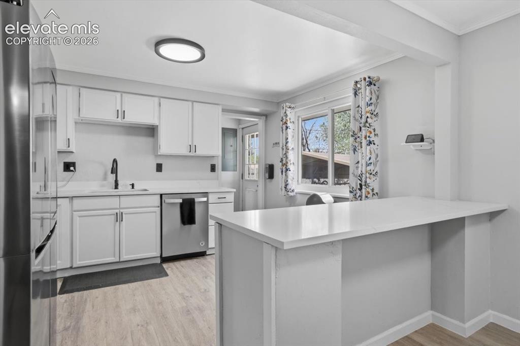 Image 7 of 38: Kitchen