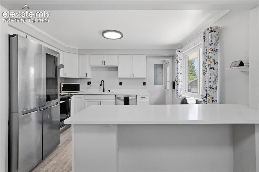 Image 8 of 38: Kitchen