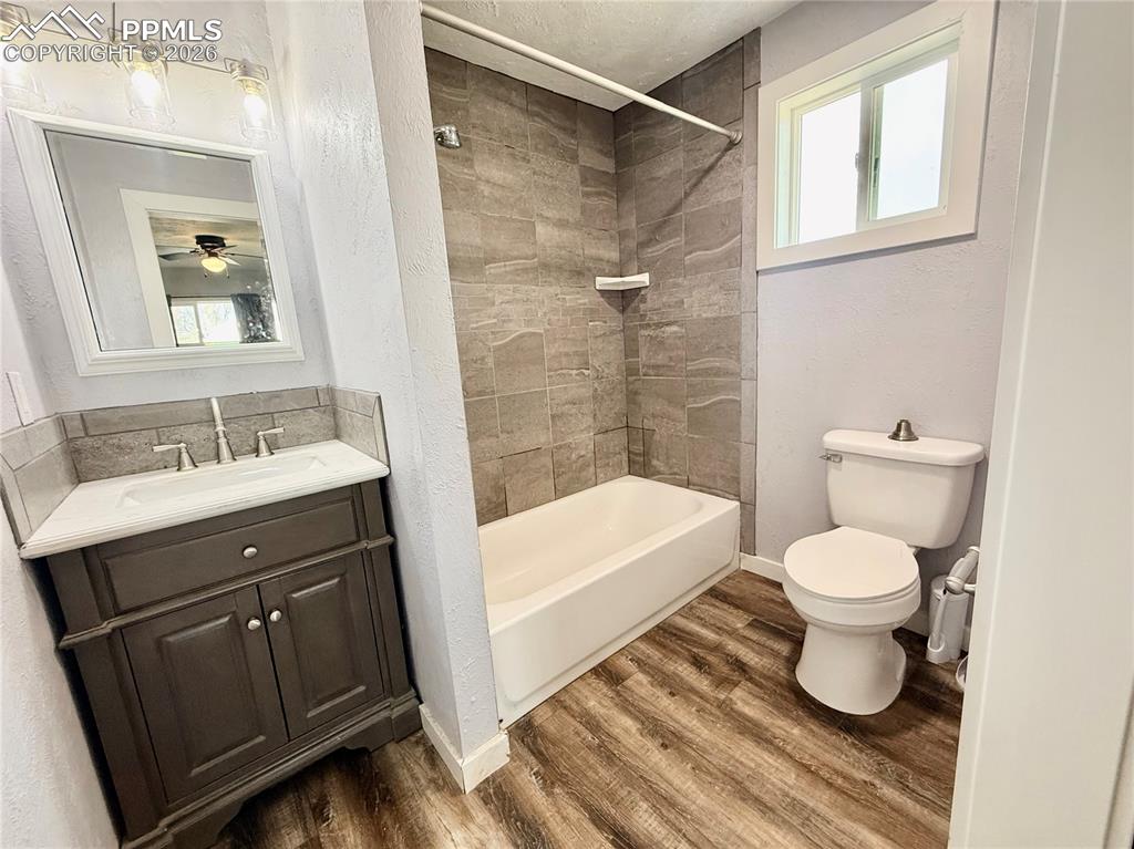 Image 14 of 22: Bathroom