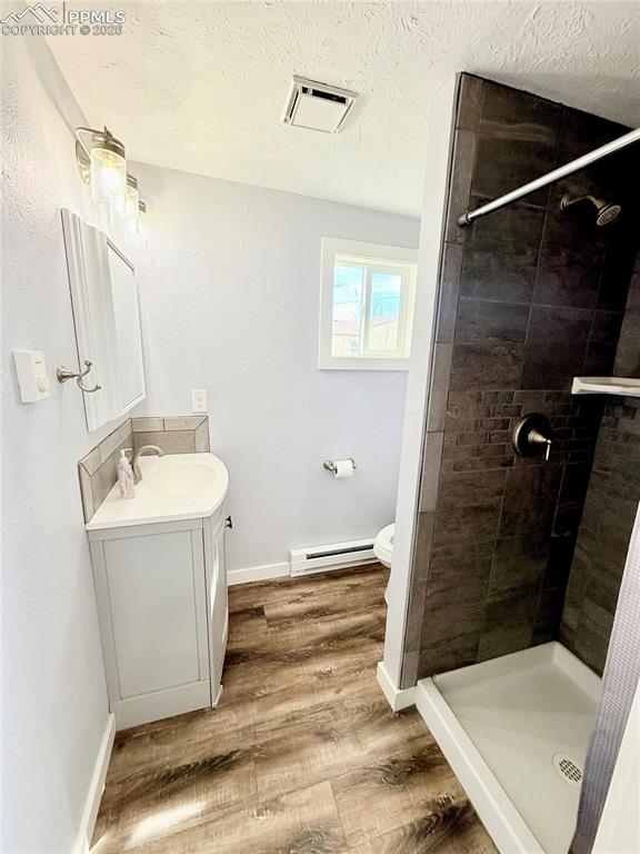 Image 19 of 22: Bathroom