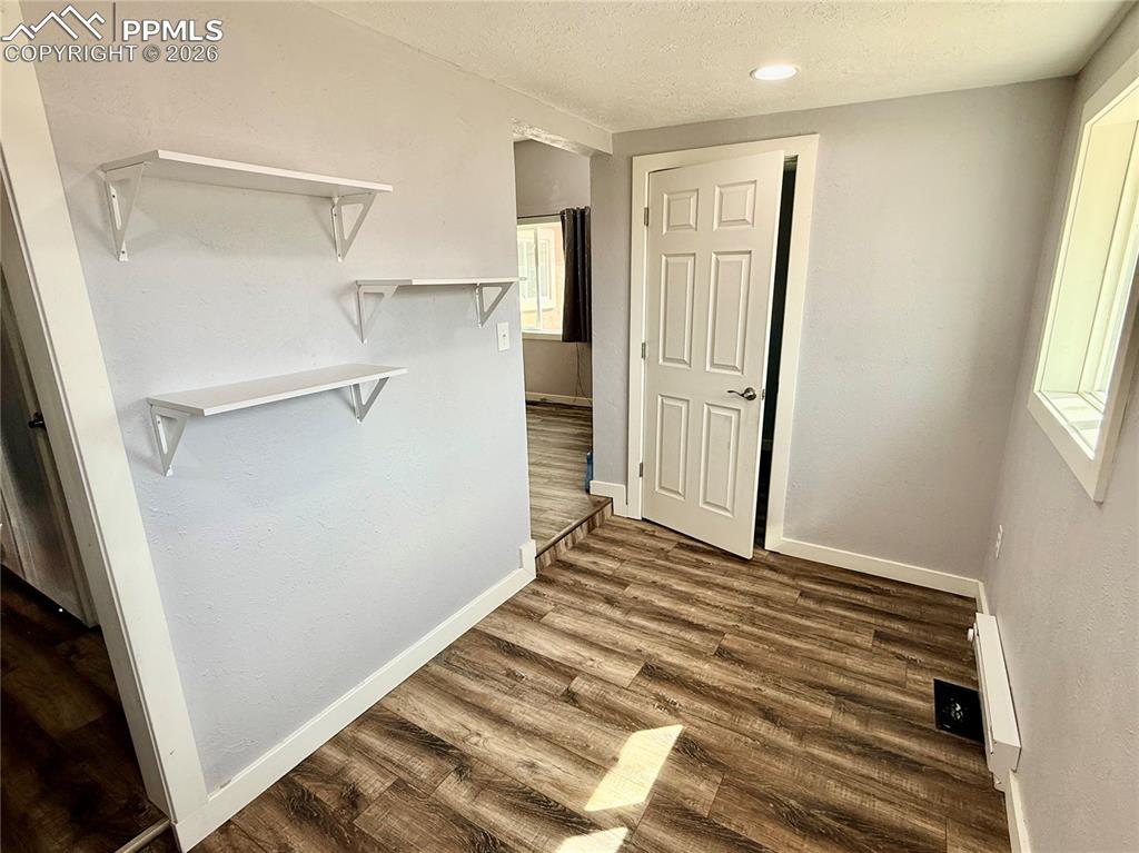 Image 20 of 22: Bedroom