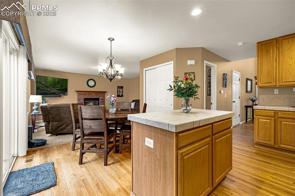 Image 10 of 50: Kitchen