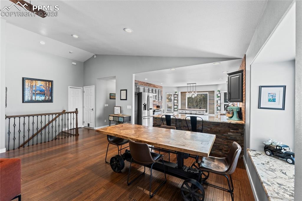 Image 10 of 50: Dining Area