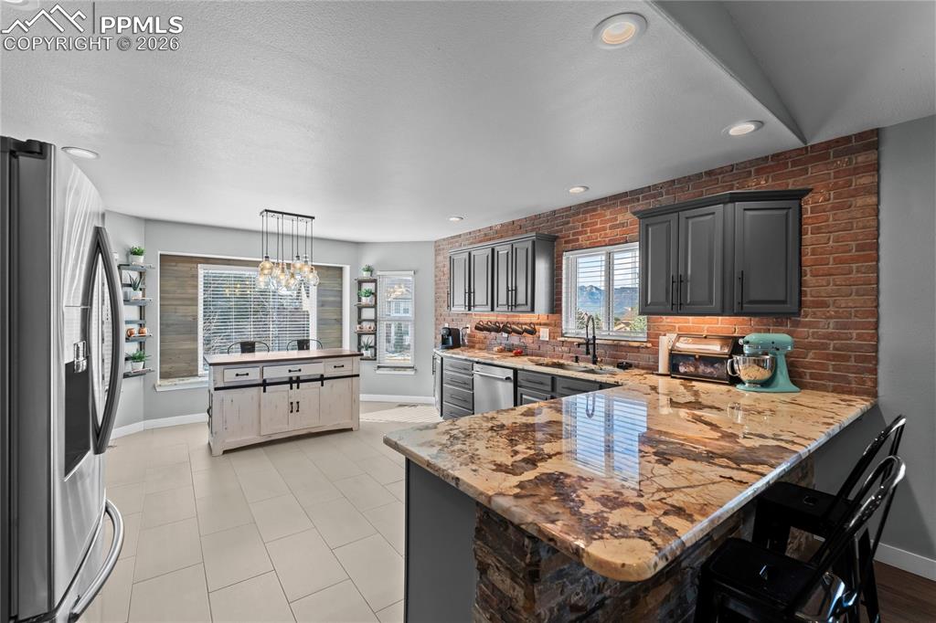 Image 12 of 50: Kitchen