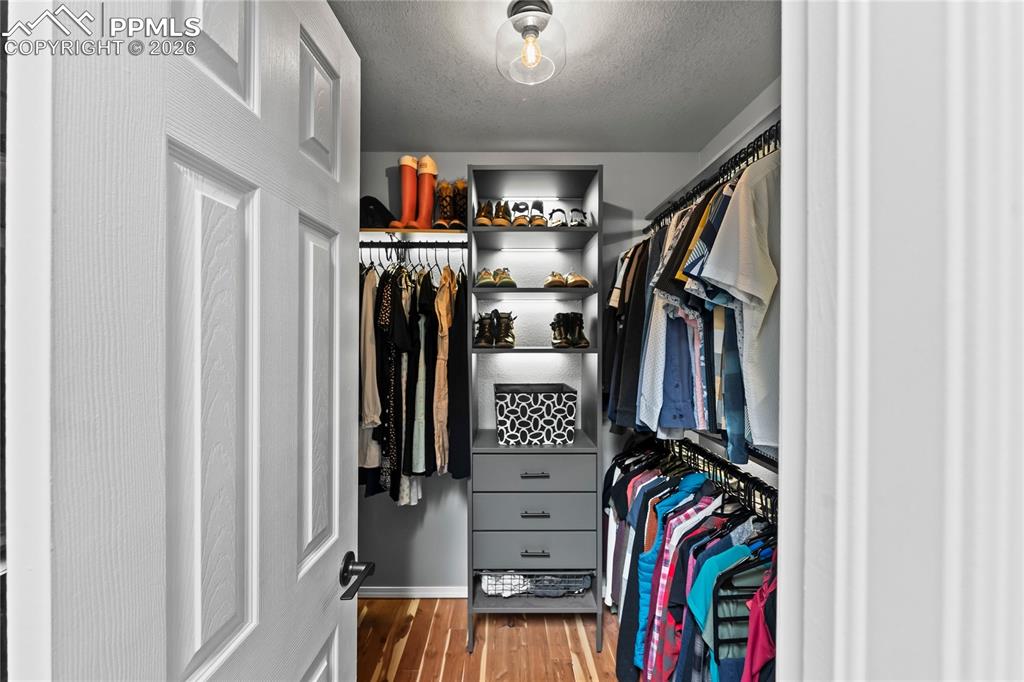 Image 26 of 50: Closet