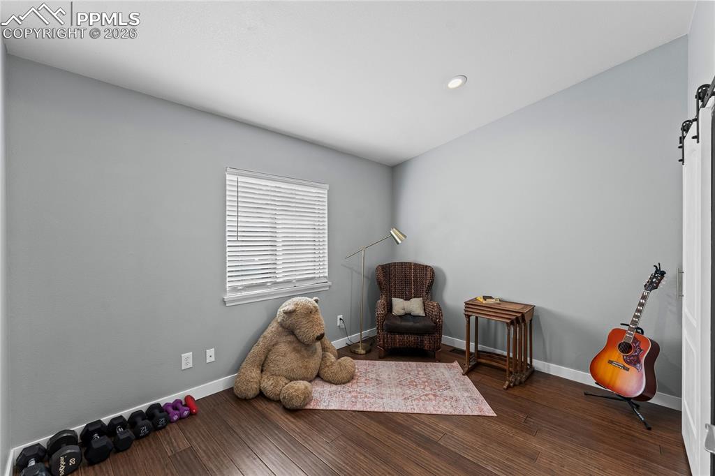 Image 29 of 50: Sitting Room