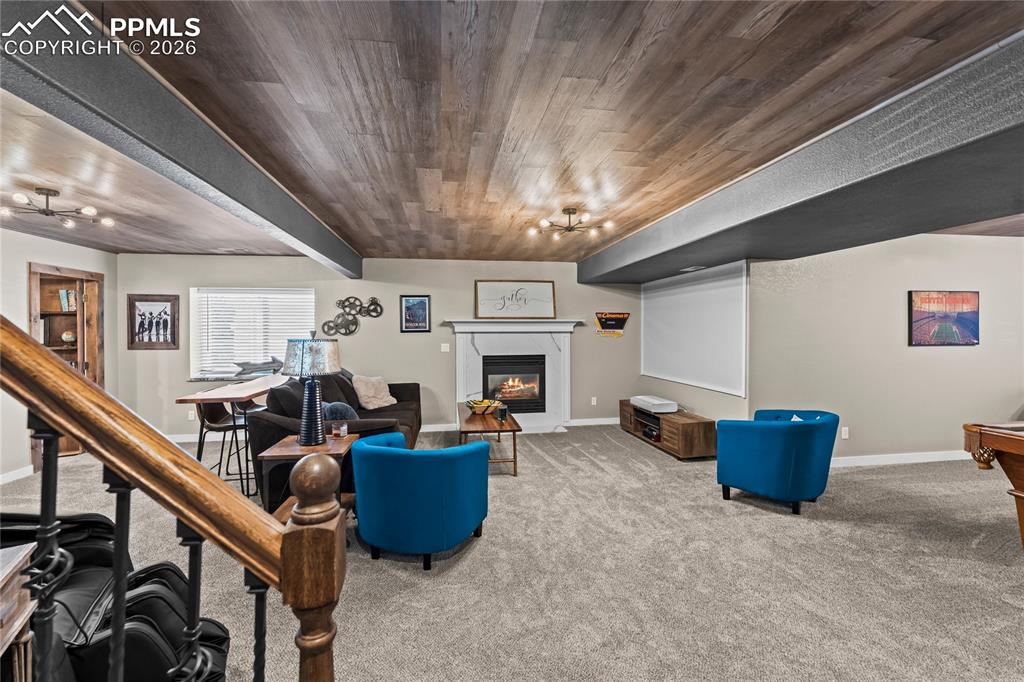 Image 31 of 50: Living Room