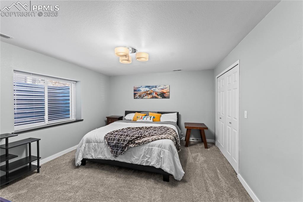 Image 40 of 50: Bedroom